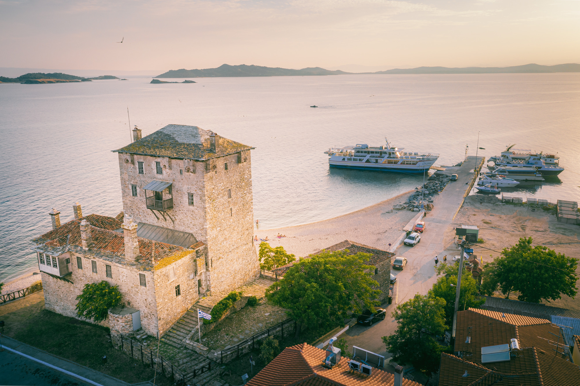 Der Turm des Prosforion in Ouranoupoli photo